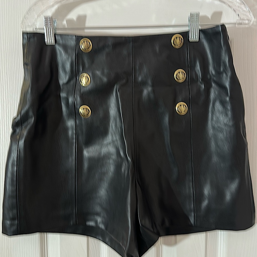 Sexy Zara pleather shorts size large !